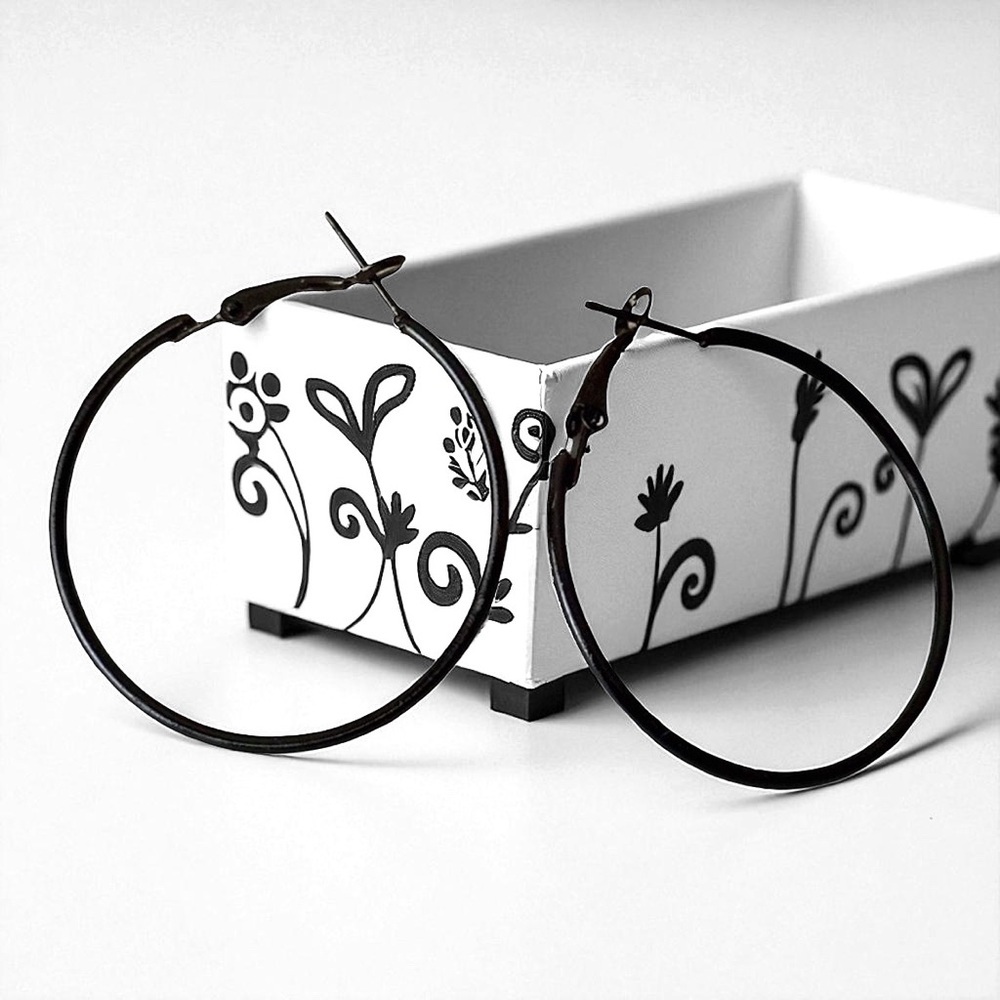 5 For $25💫Chic Smooth Black Wire Minimalist Hoops